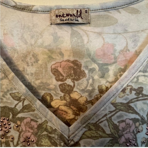 ONE WORLD floral v neck tshirt Y2k inspired size small - Picture 2 of 6